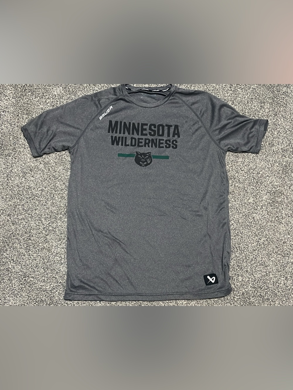 Men’s large Bauer Minnesota wilderness shirt